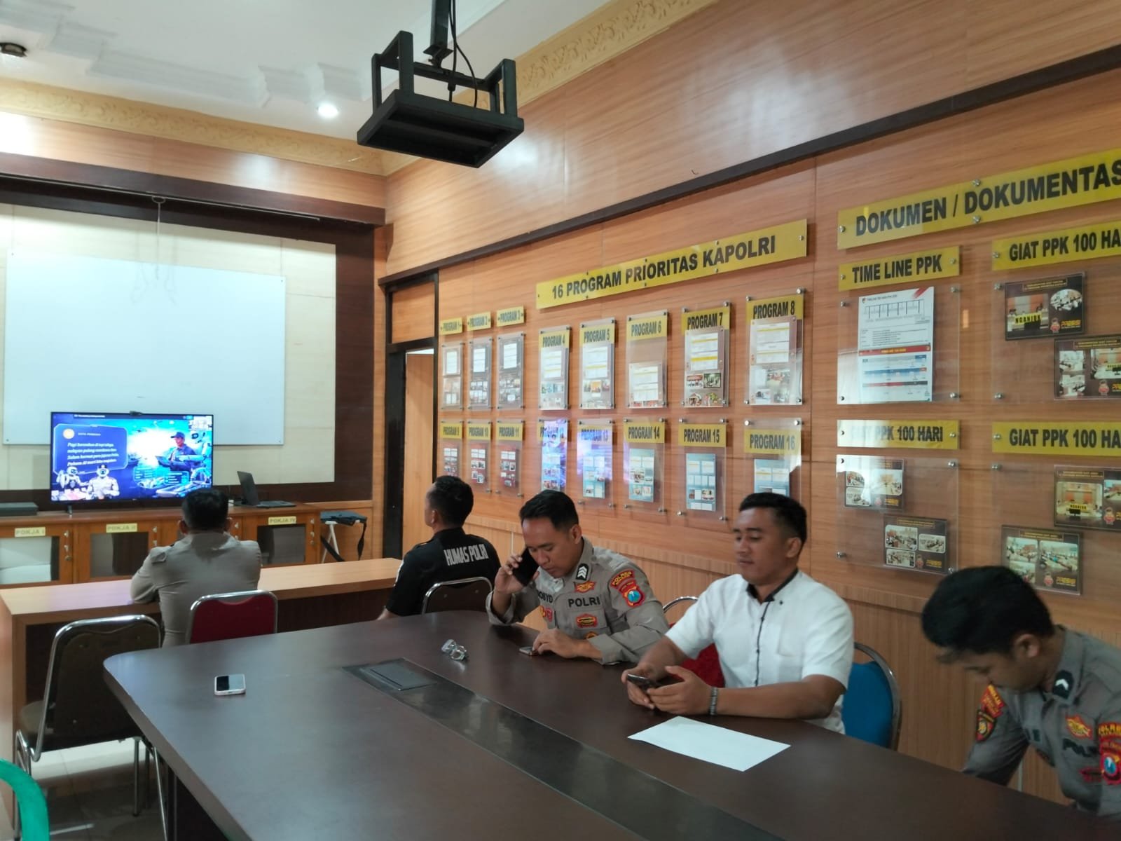 Tingkatkan Kompetensi, Polri Perkuat Kapasitas Trainer melalui Zoom Meeting Paham AI