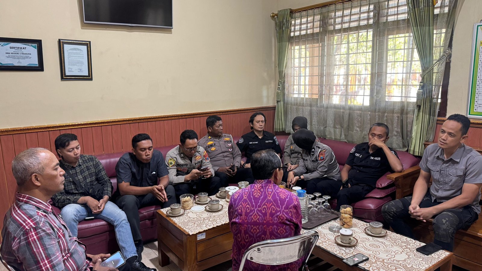 Tim Trainer ToT Paham AI Polres Nganjuk Bekali Pelajar SMAN 3 Nganjuk, Siap Hadapi Era Digital