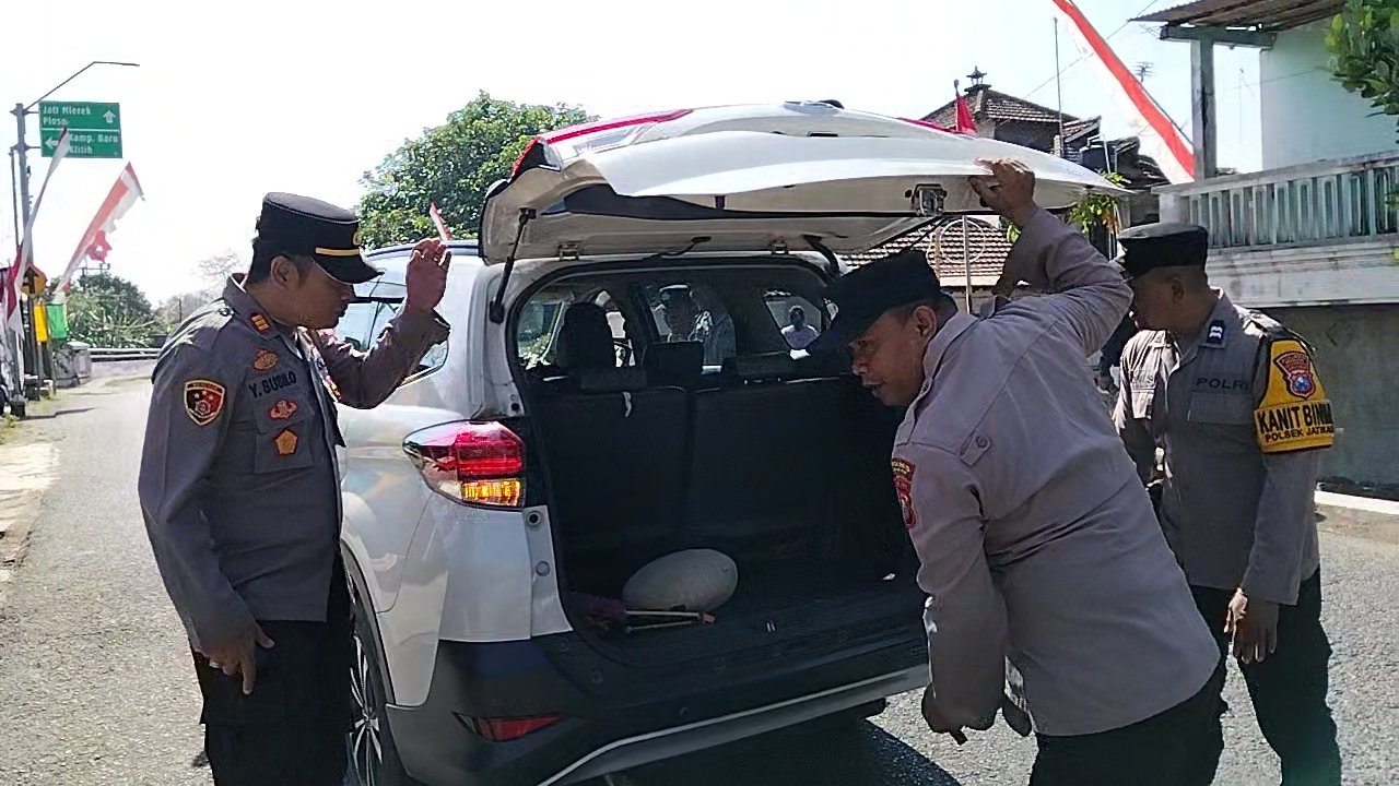 Kegiatan Penyekatan di Wilayah Kab Nganjuk dan Jombang tepatnya di Kec Jatikalen dalam Rangka Antisipasi Giat Muktamar Ke-35 NU 2026 di Kab Jombang