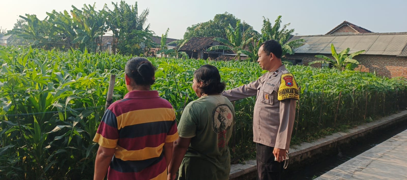 Lahan Sempit Bukan Halangan, Bhabinkamtibmas Prambon Dorong Warga Wujudkan Ketahanan Pangan