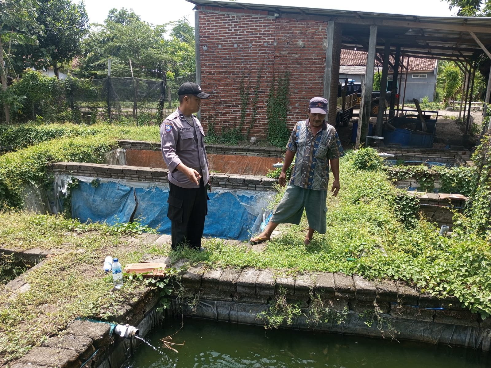 DARI PARE, LELE, BUAH HINGGA MADU, BHABINKAMTIBMAS POLSEK NGRONGGOT DORONG WARGA PERKUAT KETAHANAN PANGAN