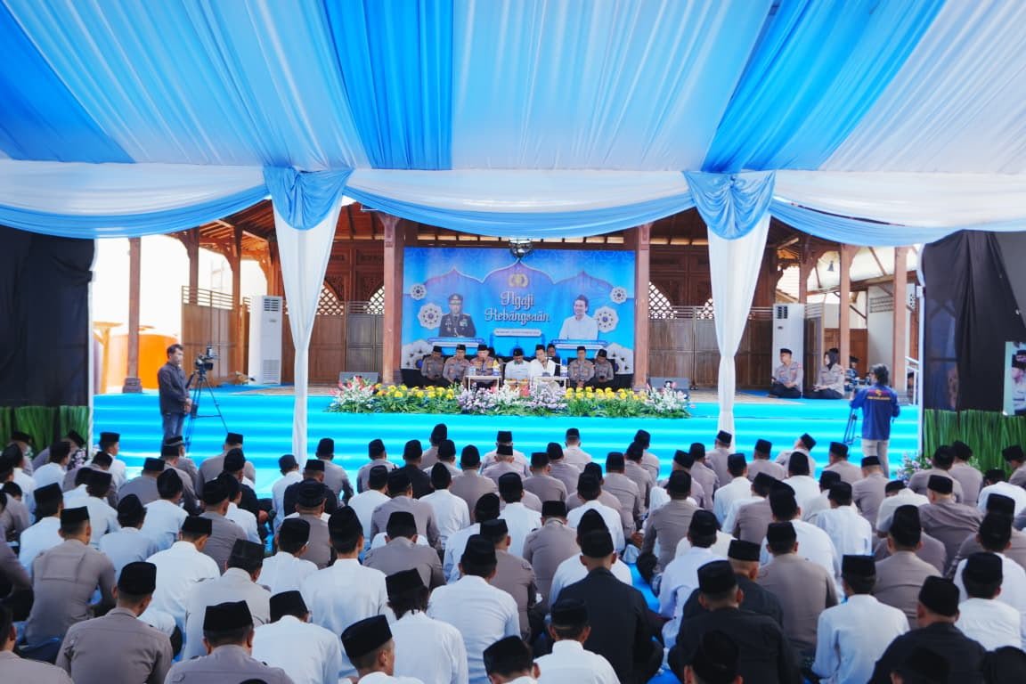Ngaji Gus Baha Satukan Santri dan Jajaran Polri Se-Indonesia, 42 Ribu Peserta Gaungkan Semangat Kebangsaan