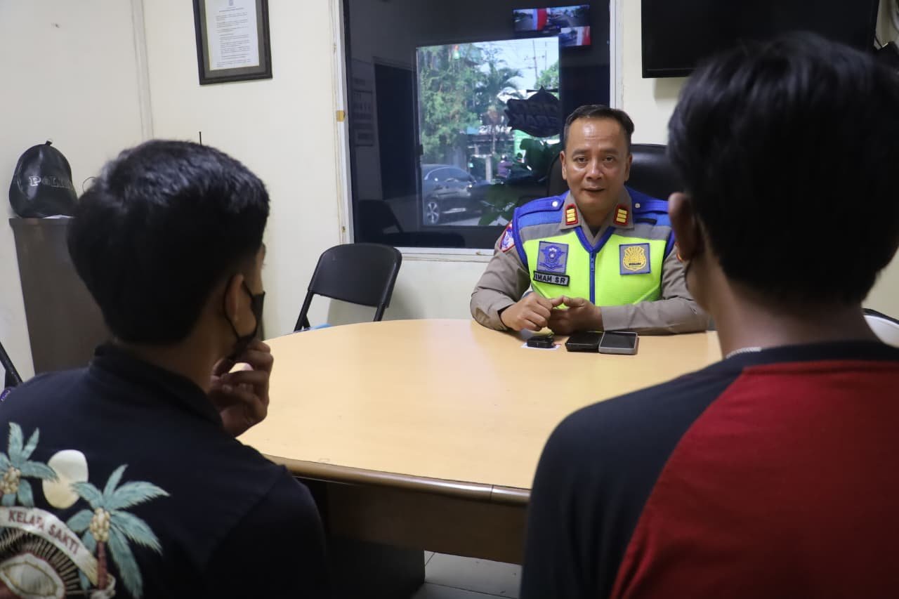 Polres Pelabuhan Tanjung Perak Beri Sangsi Tilang Pengemudi Truk Ugal-ugalan yang Viral di TikTok