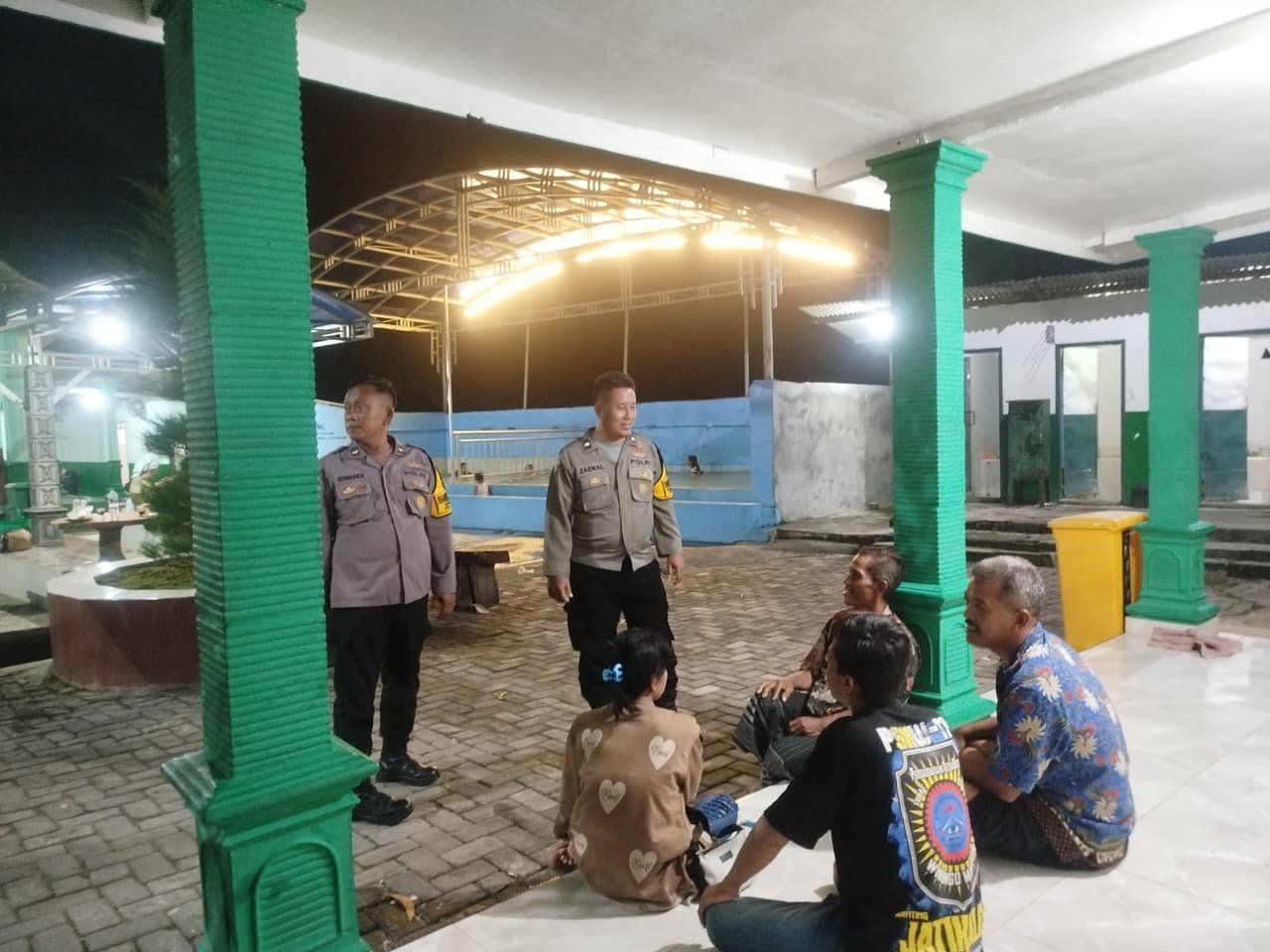 Polsek Jatikalen Hadir Dialogis di wisata Pemandian air Panas Bayu Biru Berikan Rasa Aman di Malam Hari
