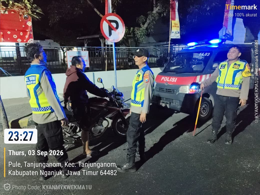 Patroli Malam Polsek Warujayeng, Wujud Kehadiran Polisi Jaga Kamtibmas di Tanjunganom