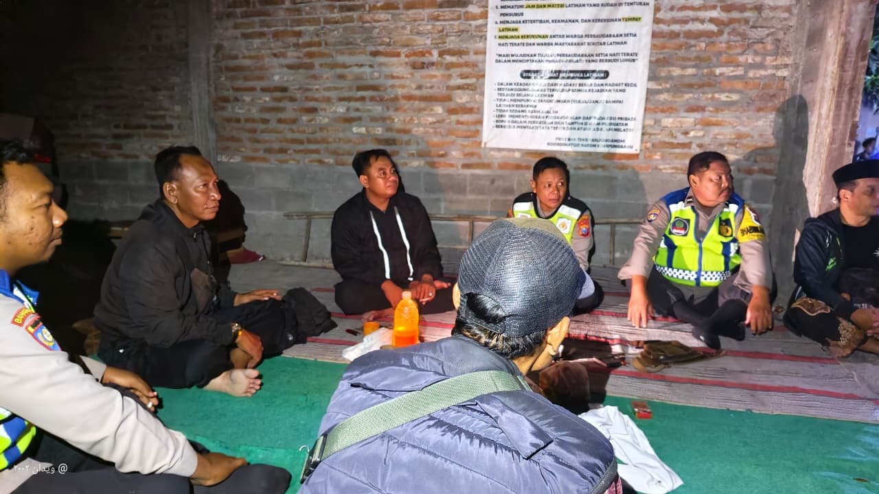 Jaga Kamtibmas Kondusif, Personel Polsek Warujayeng Gelar Patroli SOKO GURU di Kampungbaru