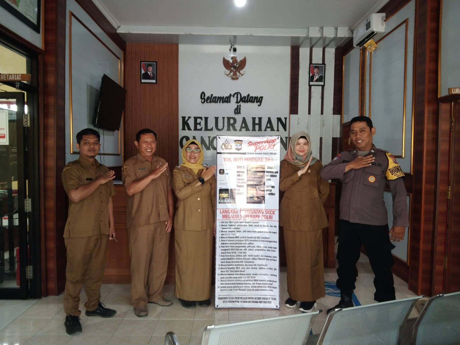 Permudah Layanan Masyarakat, Bhabinkamtibmas Polsek Nganjuk Kota Sosialisasikan Super App Polri dan Pembuatan SKCK