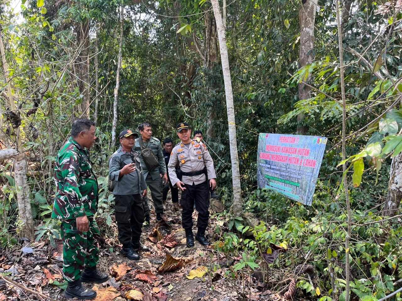 Polres Malang Gencarkan Deteksi Dini Karhutla, Sisir Area BKPH Sengguruh di Bantur