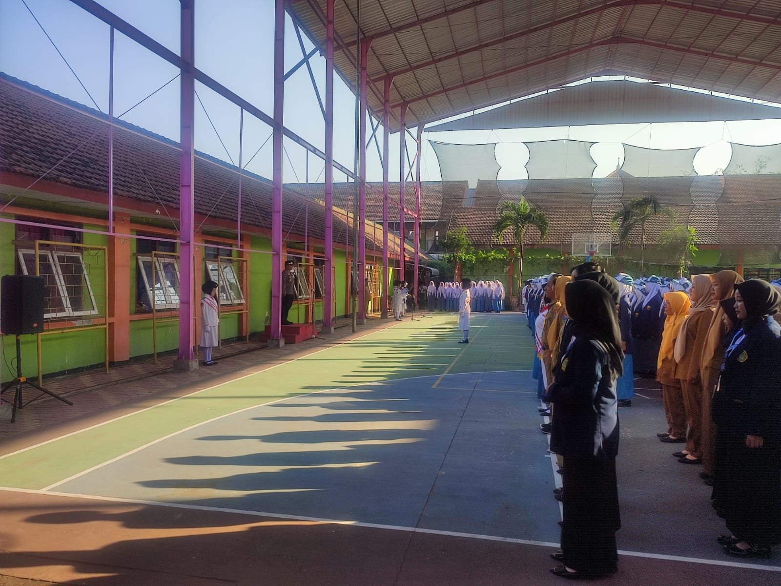 Wakapolsek Nganjuk Kota Jadi Irup Upacara di SMK N 2 Nganjuk, Sampaikan Pesan Pencegahan Kenakalan Remaja dan Penyalahgunaan Narkoba