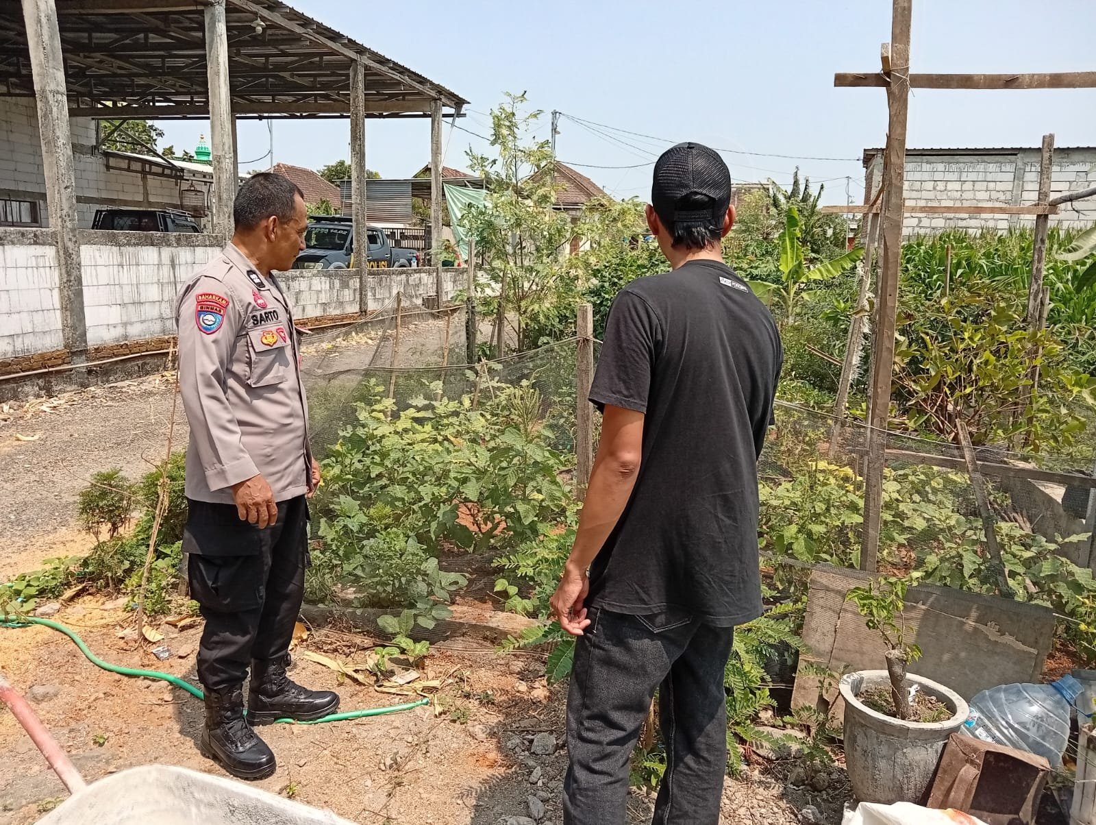 Bhabinkamtibmas Dorong Warga Pehserut Perkuat Ketahanan Pangan dari Pekarangan Rumah