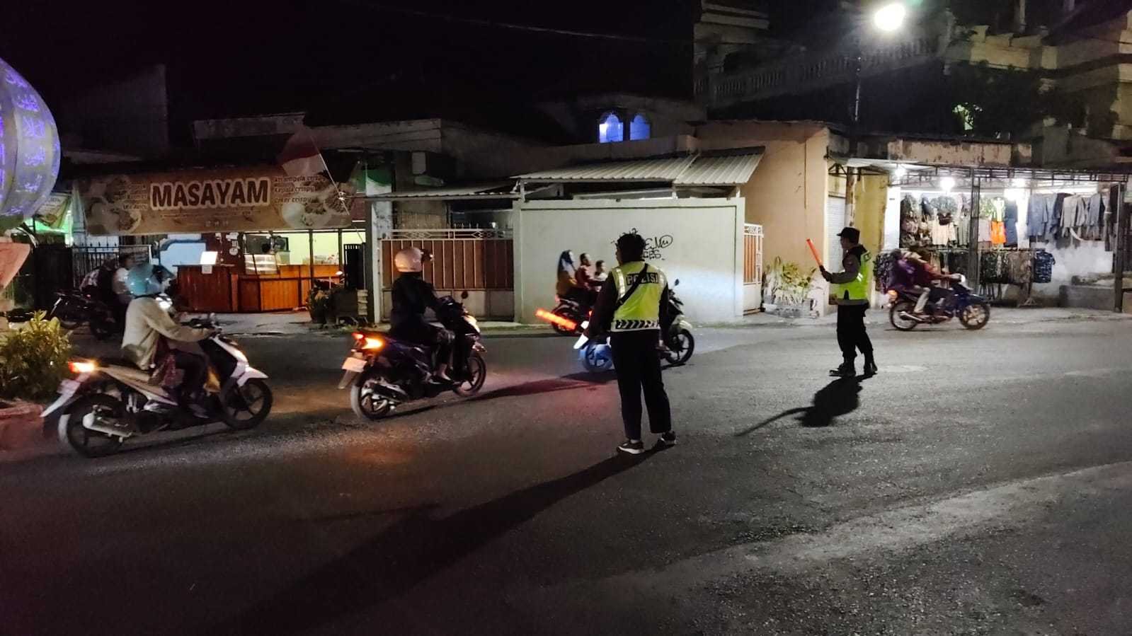 Patroli Blue Light Polsek Warujayeng Sasar Jalan A. Yani, Pastikan Kamtibmas dan Lalu Lintas Kondusif
