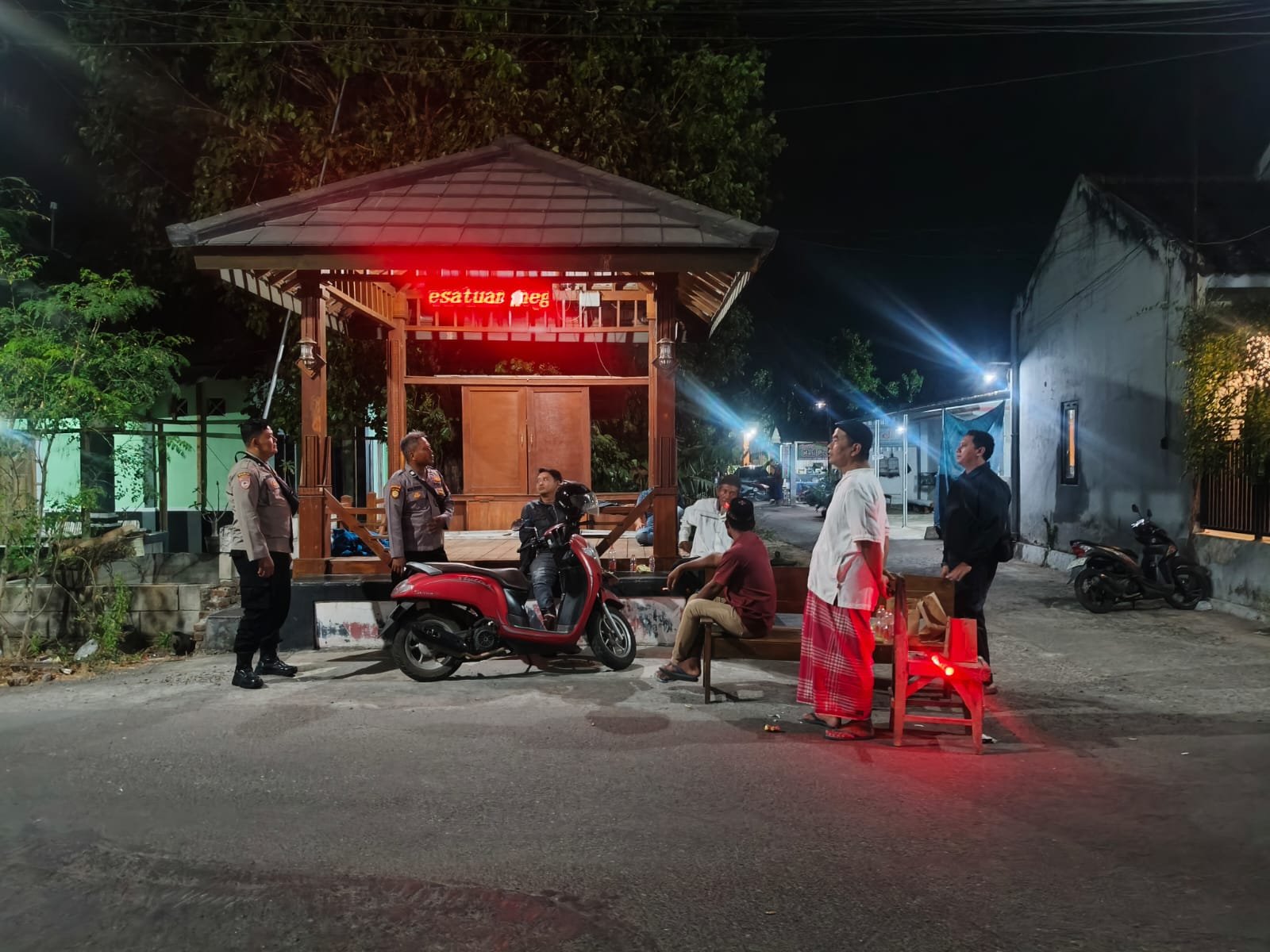 Patroli Sambang Pos Kamling, Polsek Nganjuk Kota Perkuat Peran Warga Jaga Keamanan