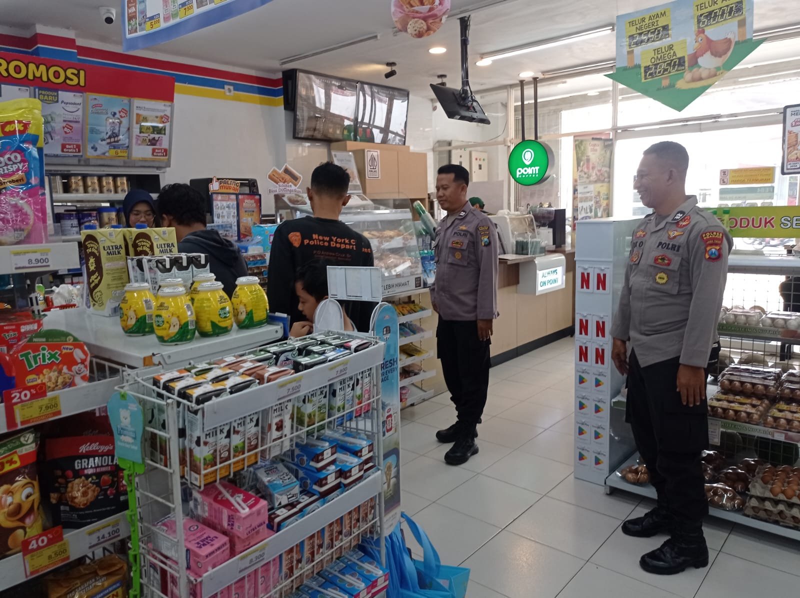 Polsek Kertosono Gelar Patroli di Toko Swalayan, Berikan Himbauan Kamtibmas Waspada Curanmor