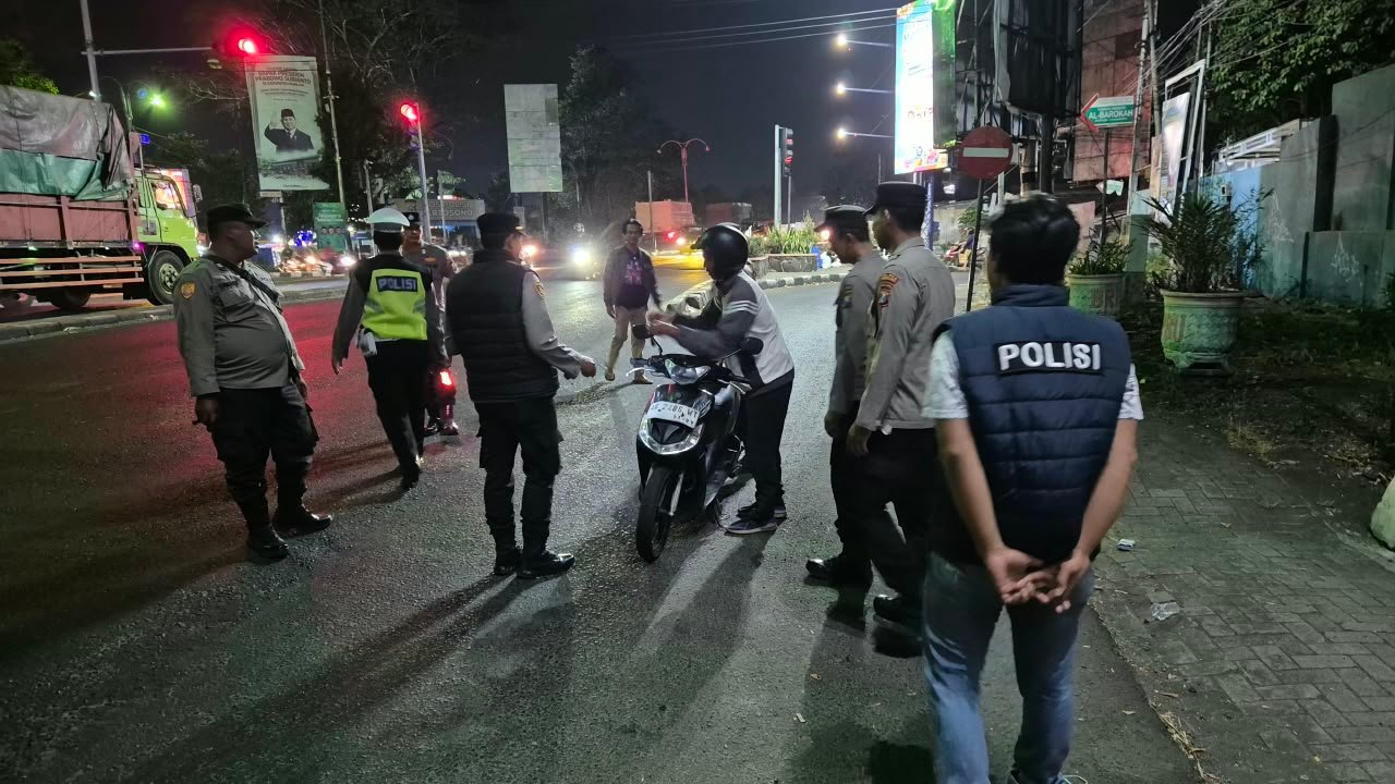 Cegah Gesekan Antar Perguruan Silat, Polsek Kertosono Laksanakan Patroli Blue Light 