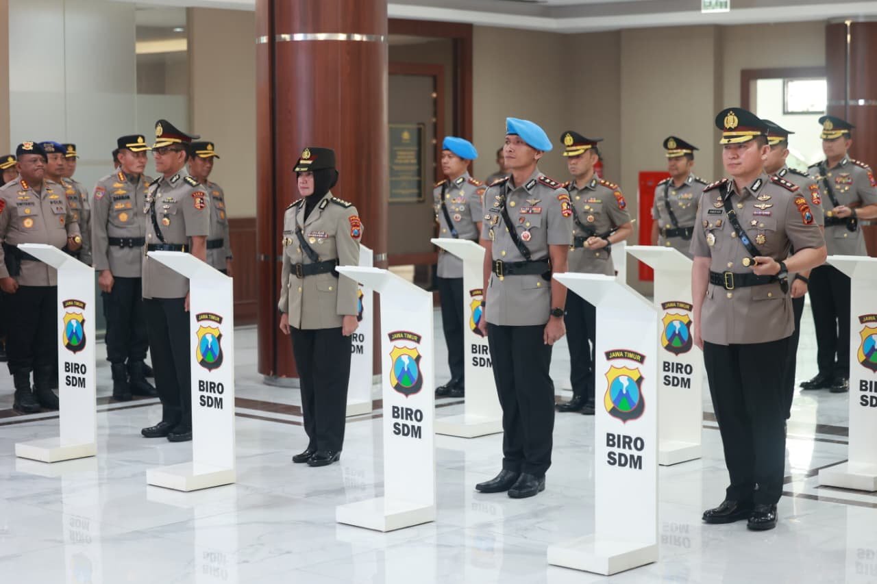 Kapolda Jatim Pimpin Sertijab Kabid TIK dan Sejumlah Kapolres Baru