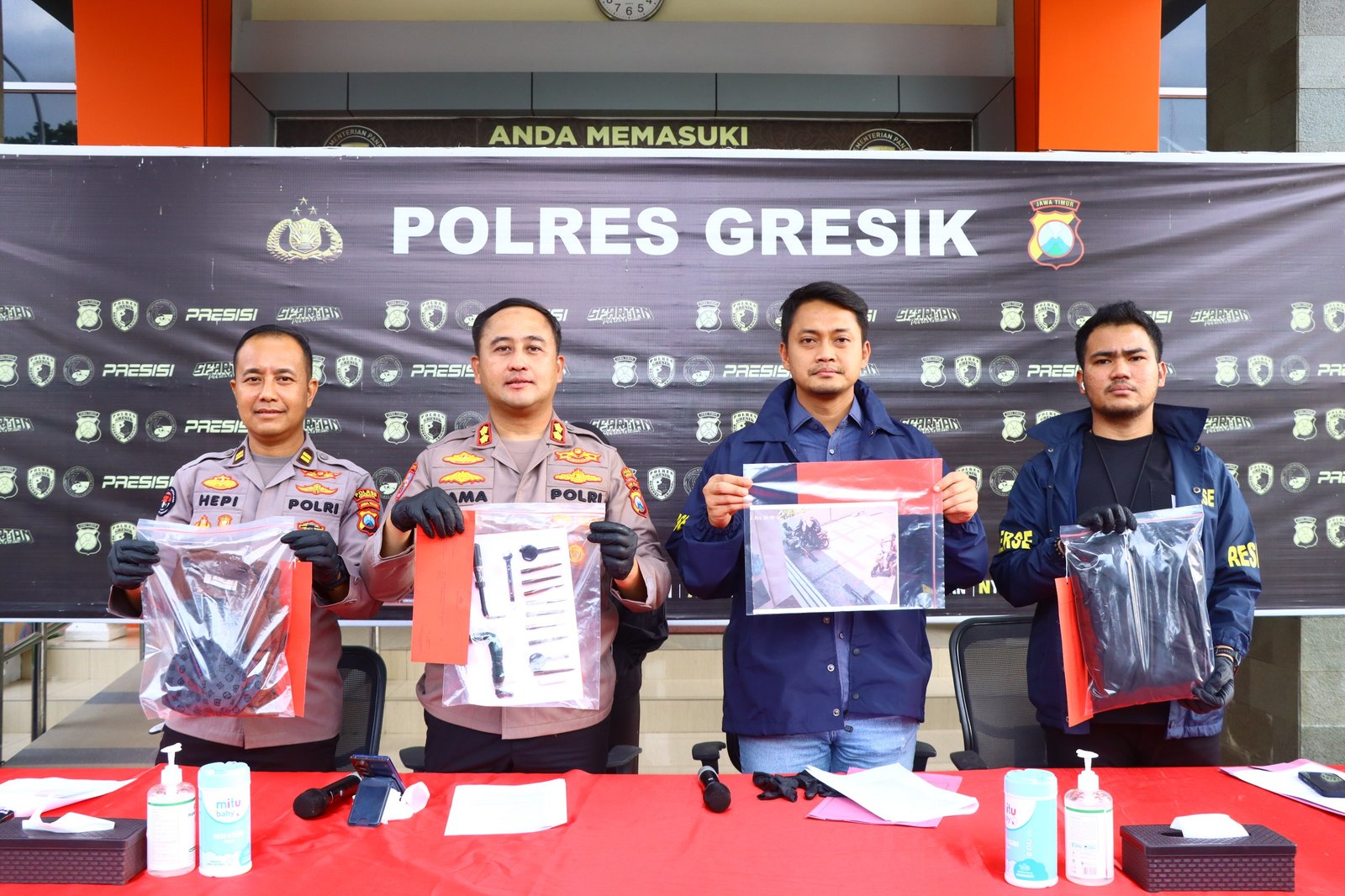 Kapolres Gresik Kembalikan Motor Korban Curanmor, Dua Residivis Diberi Tindakan Tegas Terukur