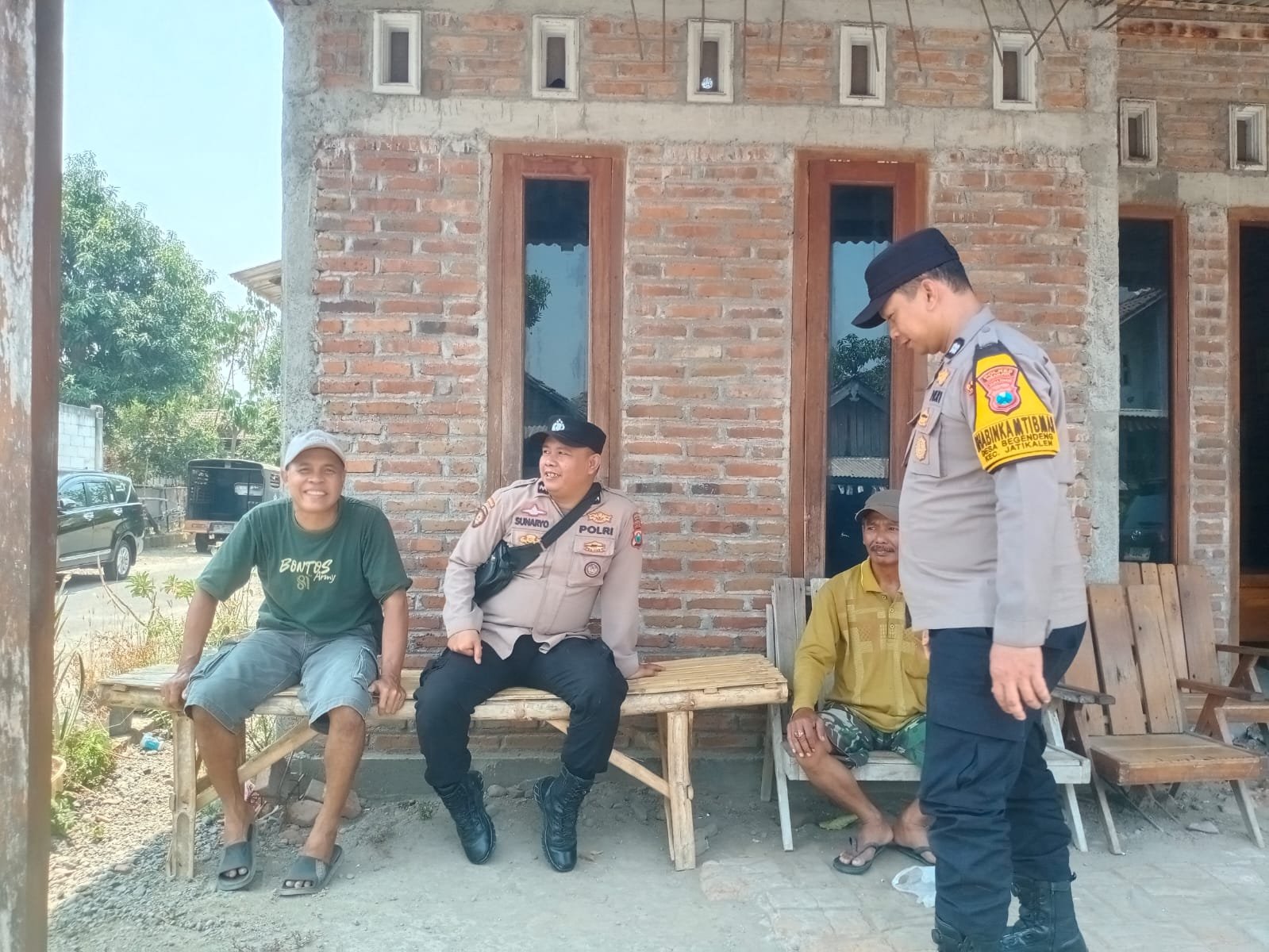 Ka Spkt Bersama Bhabinkamtibmas Desa Begendeng Polsek Jatikalen Patroli Dialogis dan Sambang di Desa Binaan, Ini tujuannya