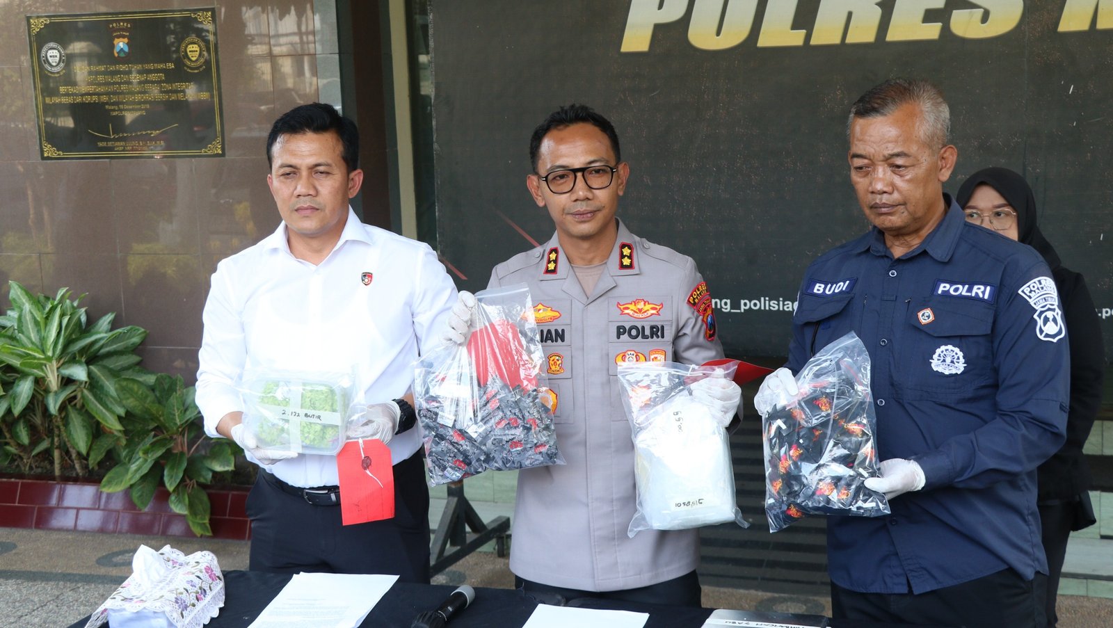 Polres Malang Gagalkan Peredaran 1,1 Kg Sabu dan Ribuan Ekstasi Asal Jakarta