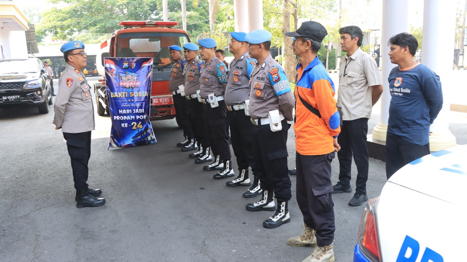 Peringati HUT Propam Polri ke-24, Polres Nganjuk Salurkan 5.000 Liter Air Bersih Secara Berkala untuk Warga Lengkonglor