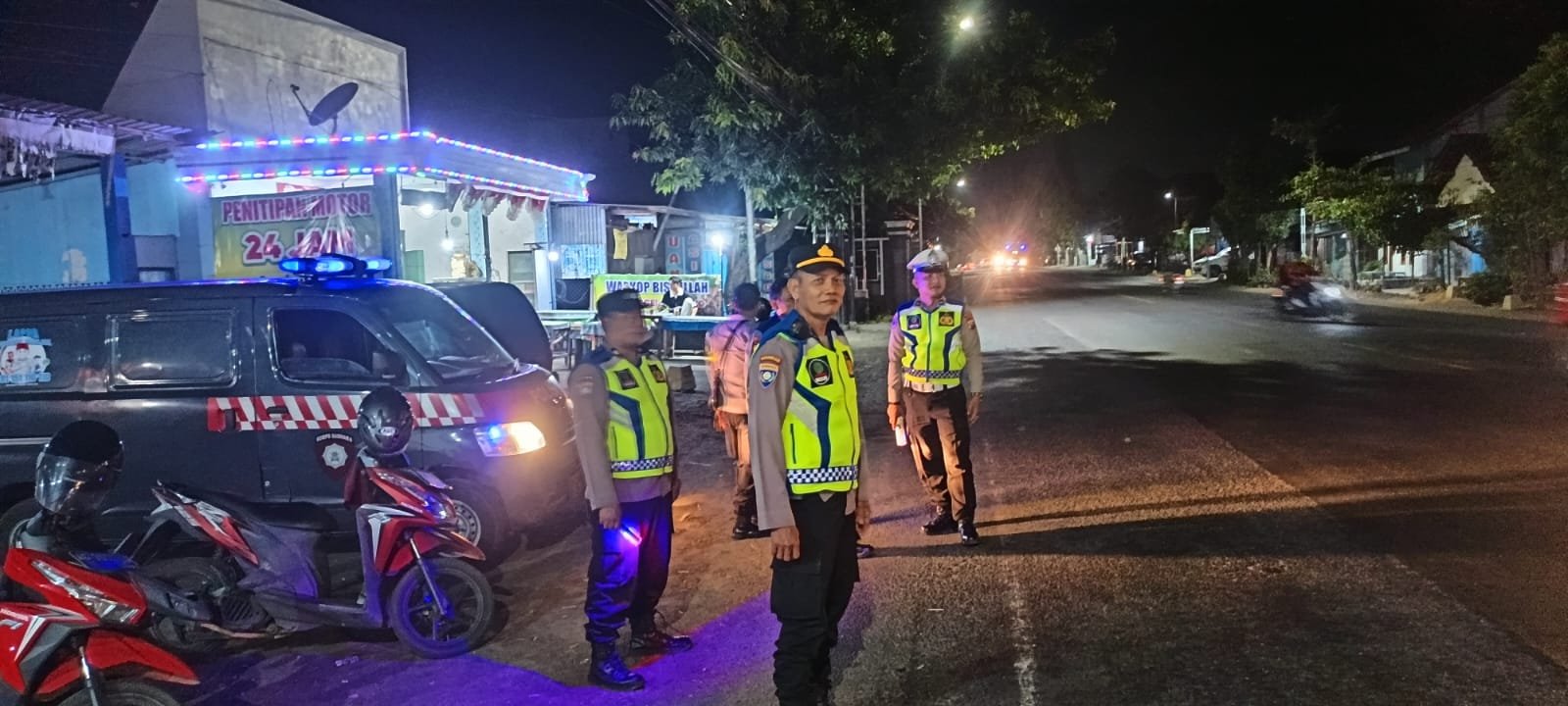 Patroli Malam Polsek Warujayeng Jaga Keamanan Jalur Protokol Surabaya-Madiun