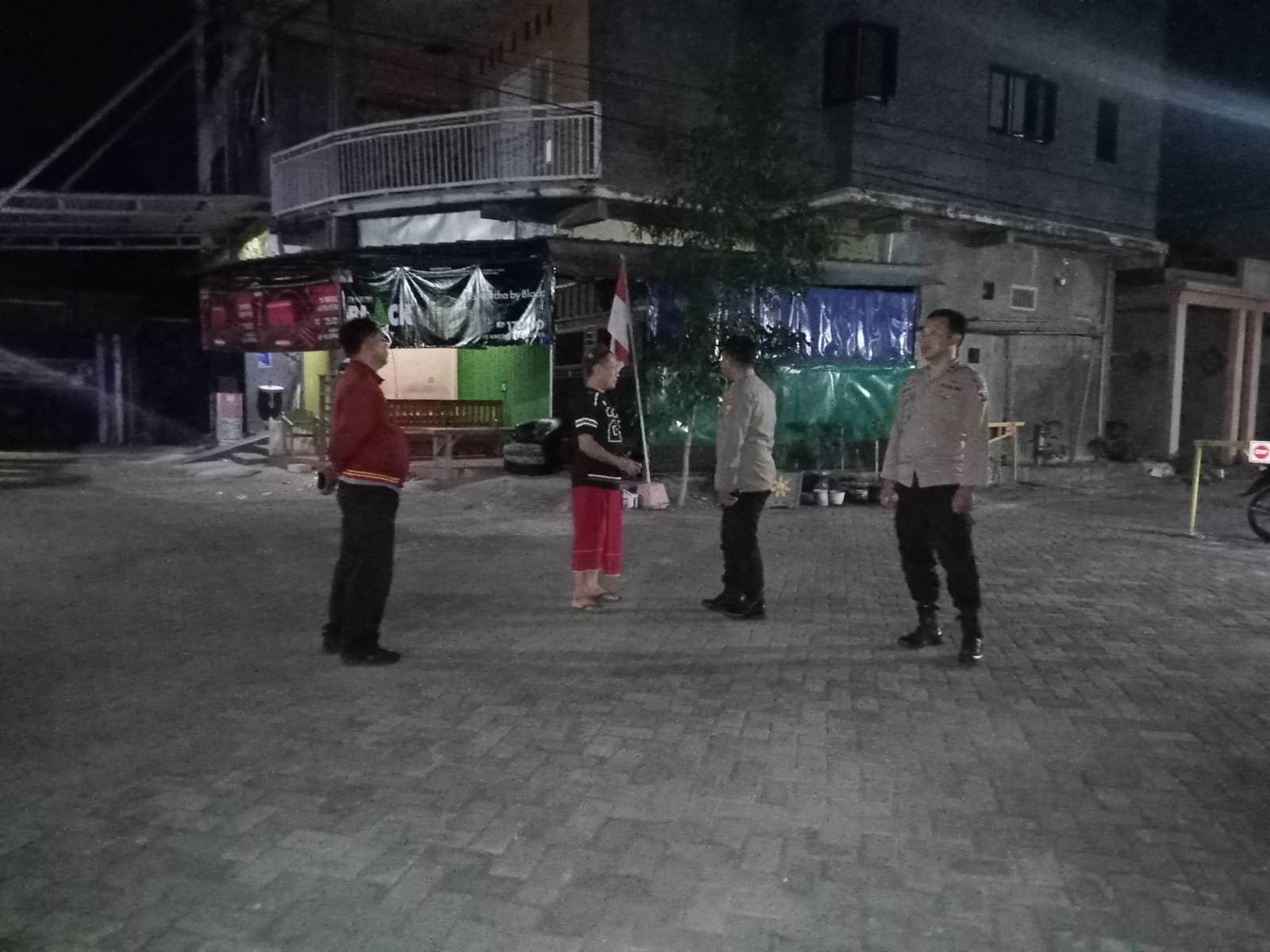 Patroli Perumahan, Polsek Nganjuk Kota Sampaikan Pesan Kamtibmas kepada Warga