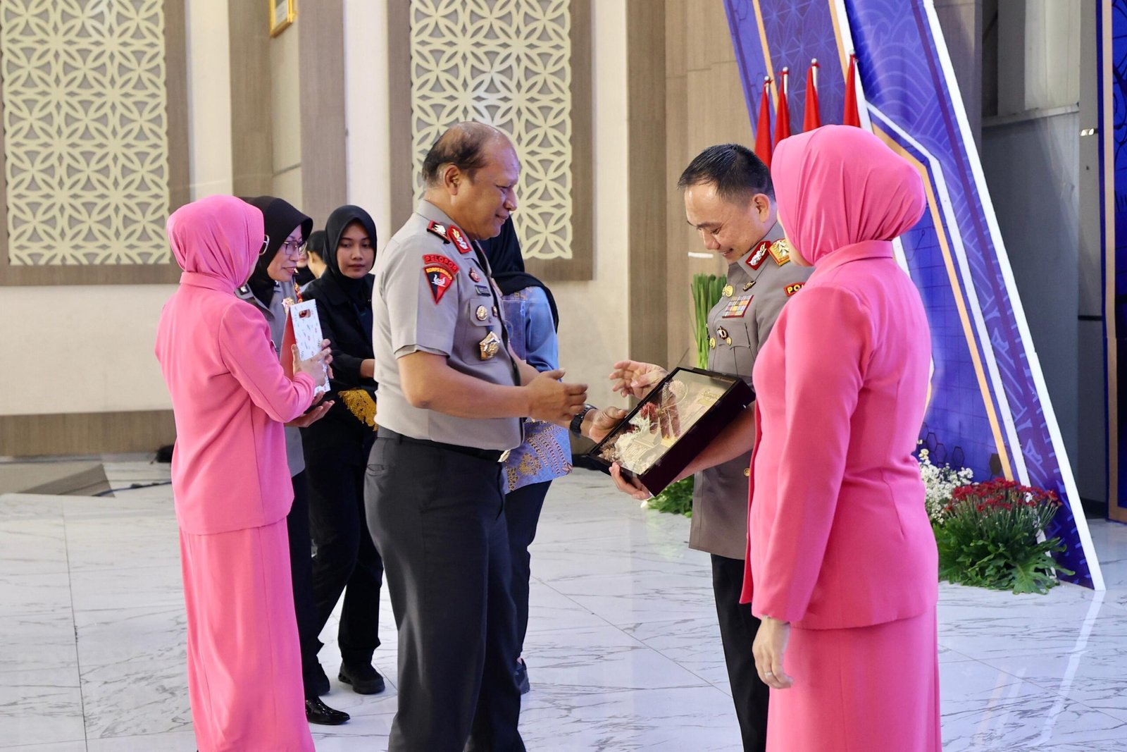 Keluarga Besar Polda Jatim Lepas Irjen Pol. Pasma Royce Emban Amanah sebagai Kapolda Bali