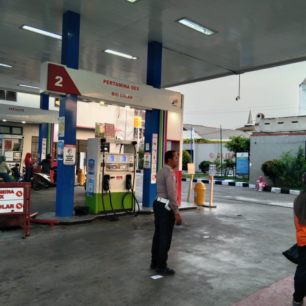 Cek Stok BBM, Patroli Samapta Sampaikan Himbauan Kamtibmas