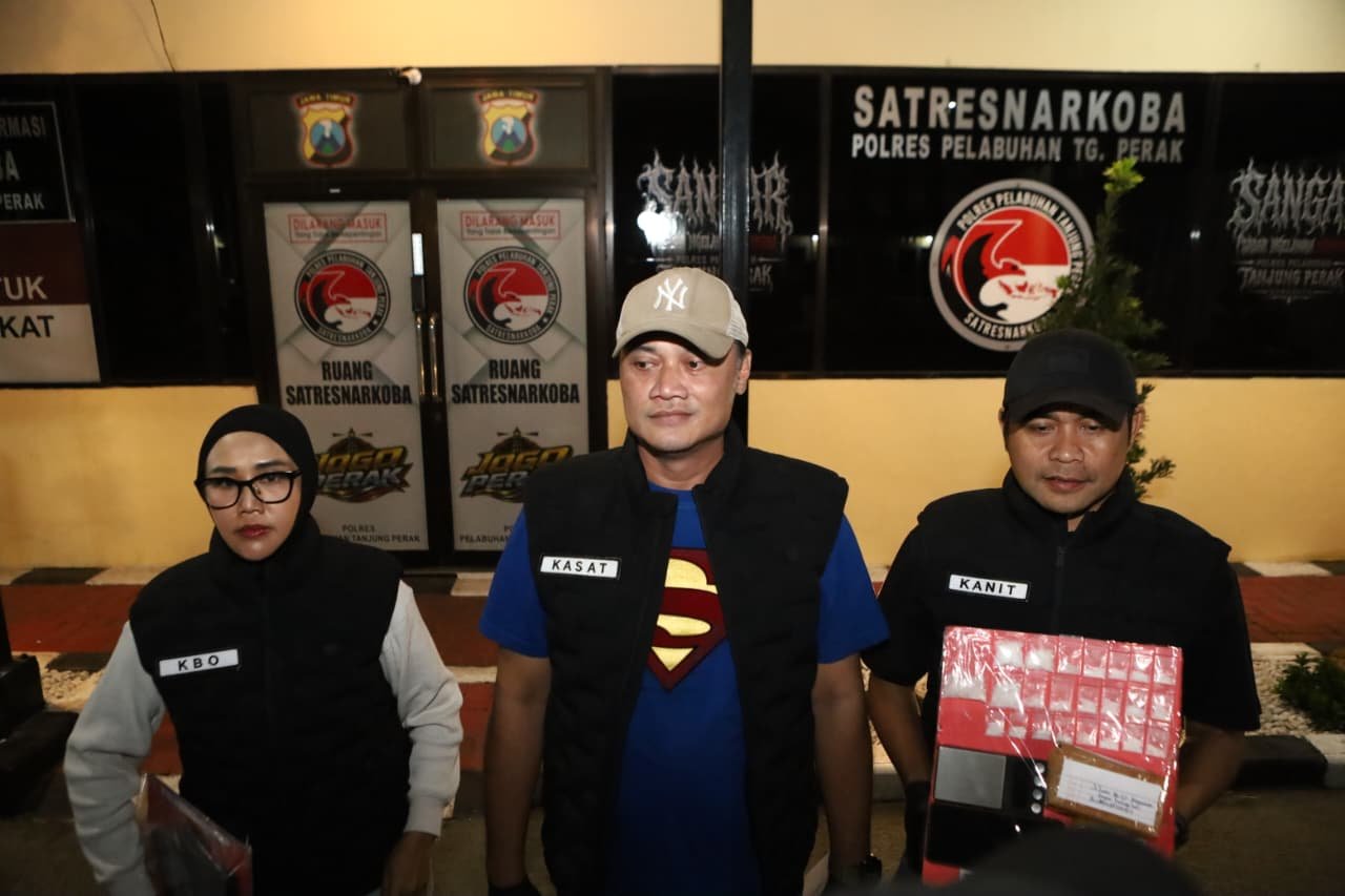 Polres Pelabuhan Tanjung Perak Amankan Tersangka Pengedar Narkoba Sita 42 Gram Sabu