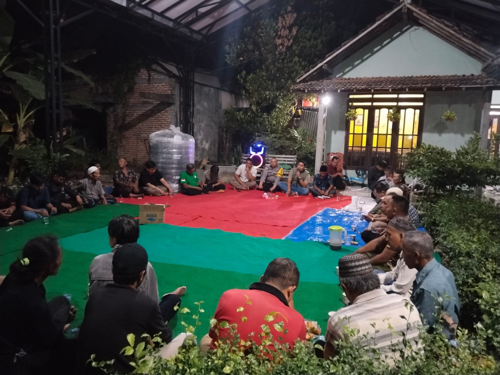 Polisi Bersama Masyarakat, Bhabinkamtibmas Polsek Nganjuk Kota Hadiri Musyawarah Warga RW 02 Kelurahan Begadung