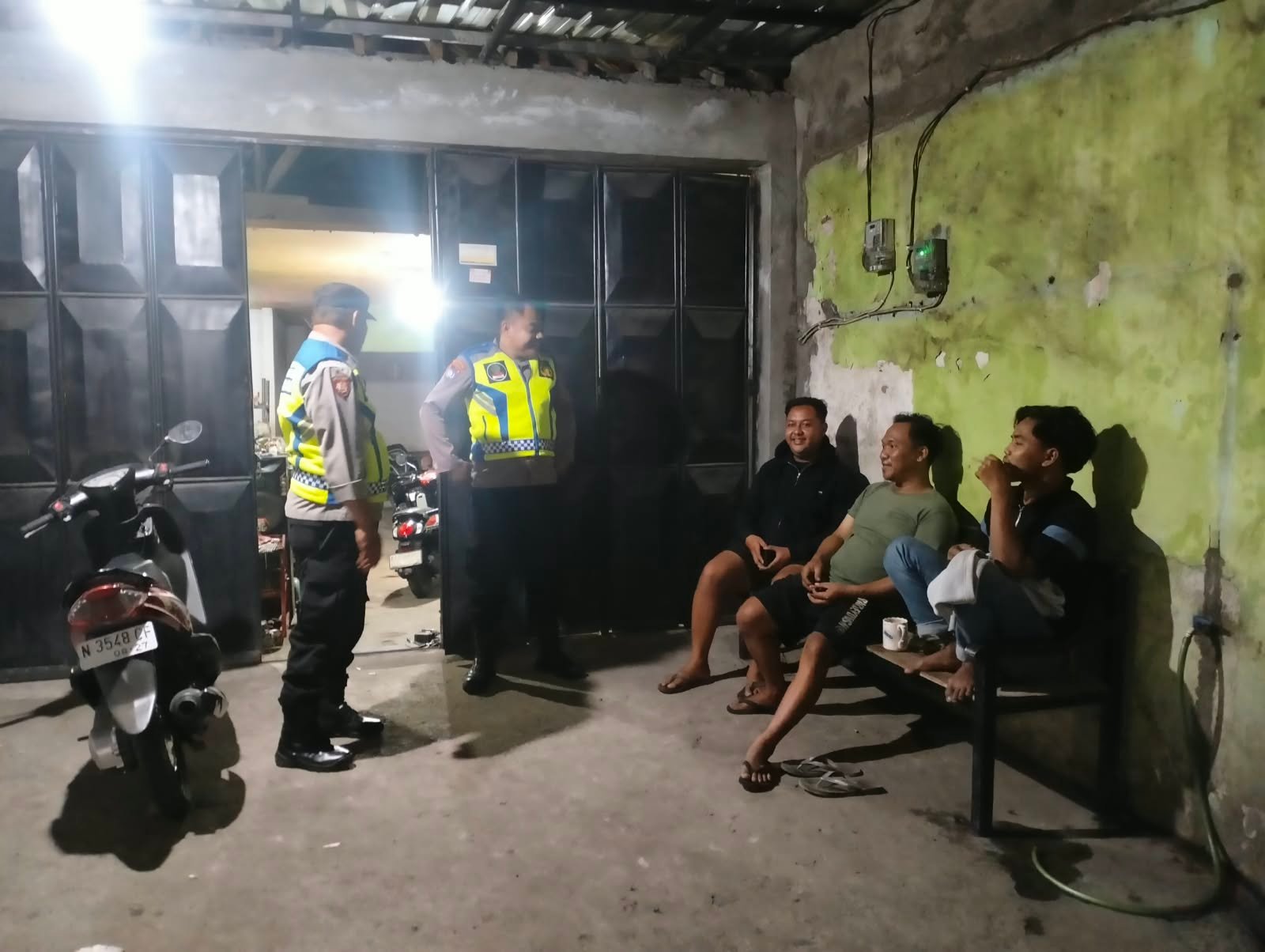 Patroli Dialogis di Pemukiman, Personel Polsek Warujayeng Sampaikan Pesan Kamtibmas