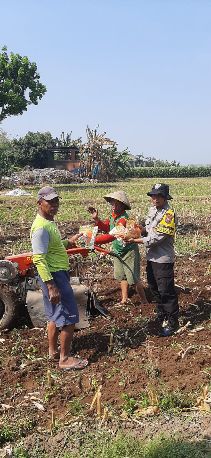 Musim Tanam Tiba, Benih Jagung Bhayangkara Jadi Wujud Dukungan Polsek Nganjuk Kota untuk Ketahanan Pangan