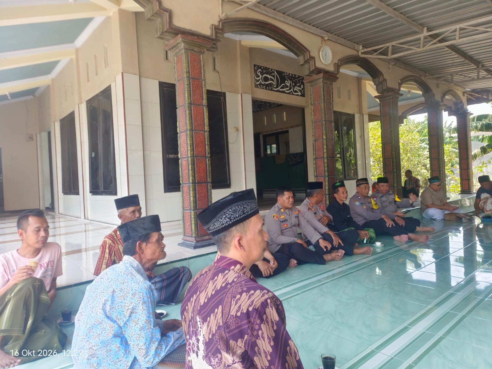 Kapolsek Nganjuk Kota Gelar Jumat Keliling di Masjid Nurul Huda, Perkuat Silaturahmi dan Sinergitas Kamtibmas
