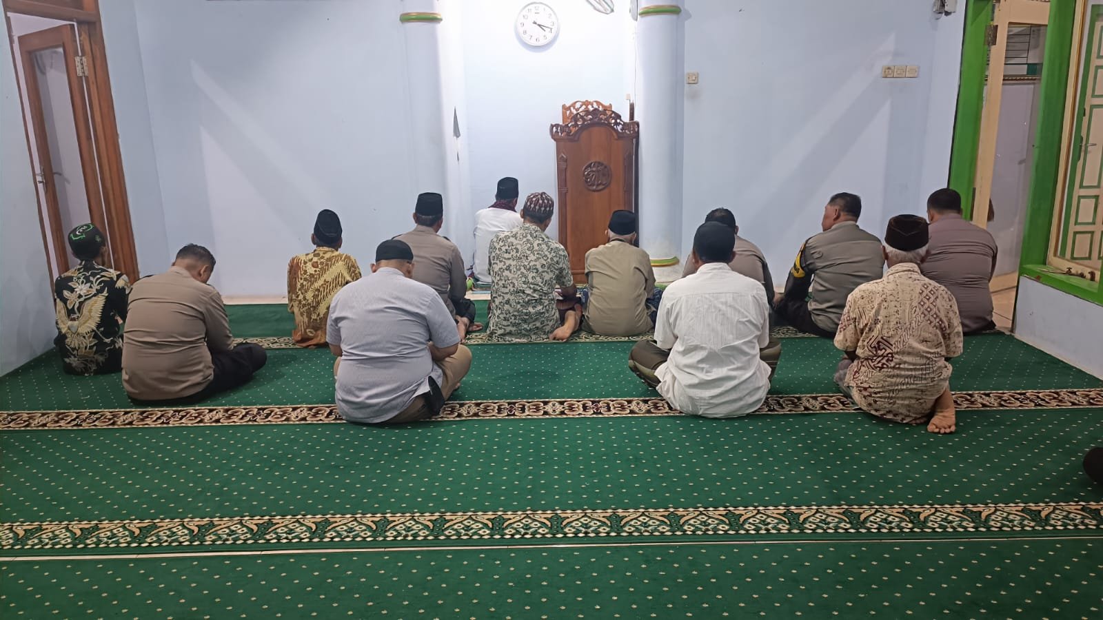 Polsek Warujayeng Gelar Subuh Keliling di Masjid Baitur Rofi’, Perkuat Silaturahmi dan Harkamtibmas