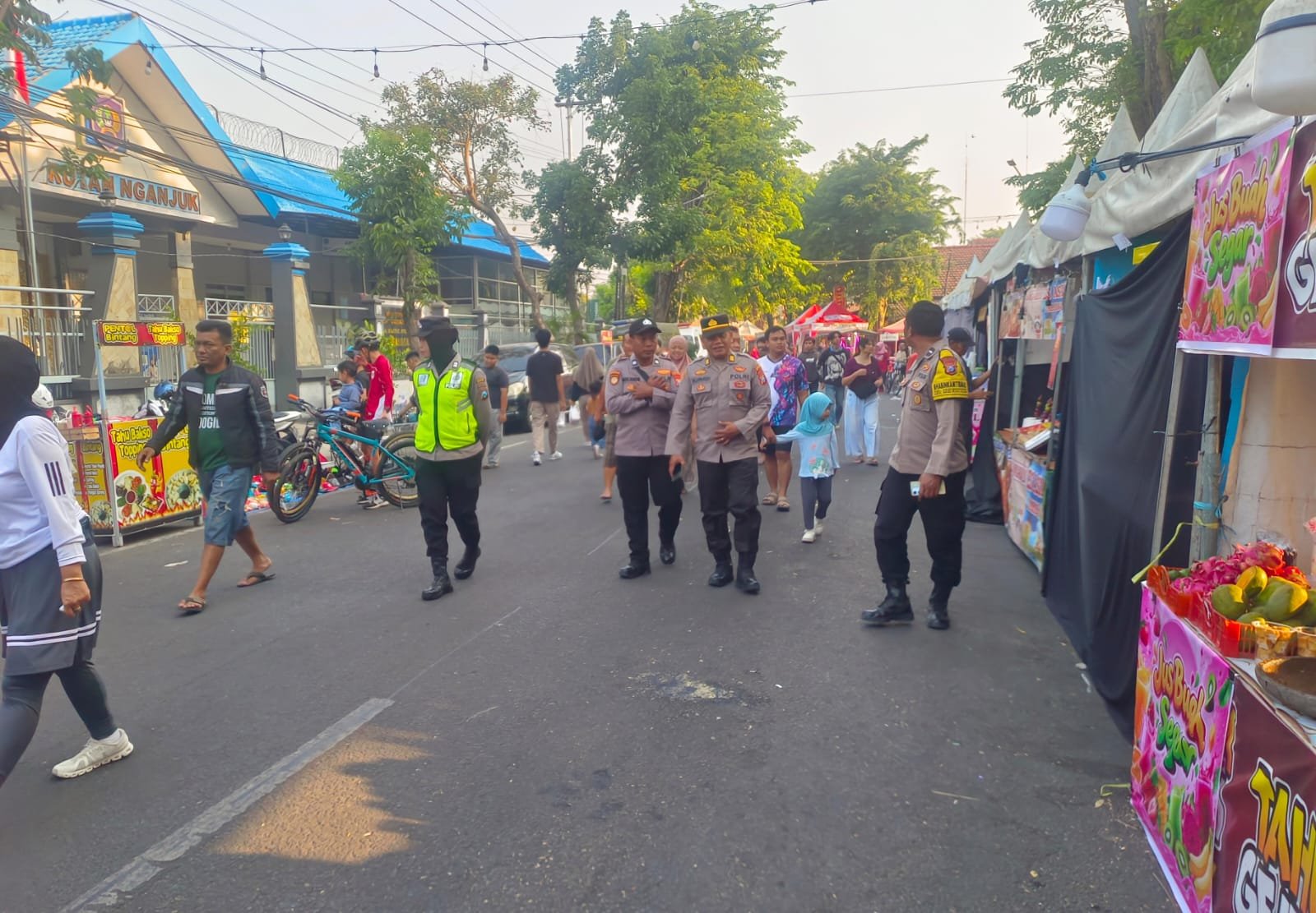 Polisi Hadir di Tengah Keramaian Car Free Day, Polsek Nganjuk Kota Ajak Warga Bersama Jaga Kamtibmas