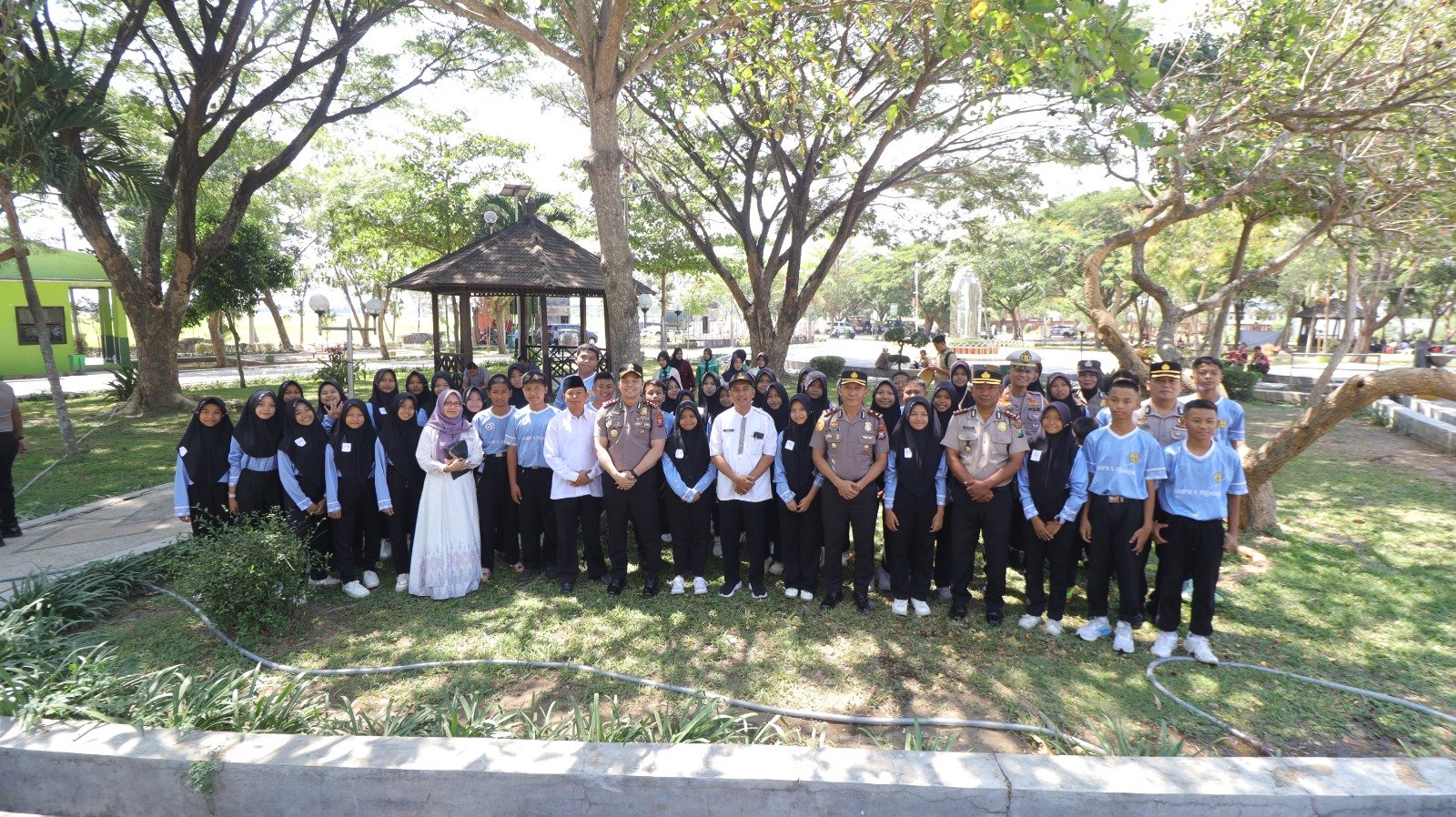 Green Policing, Kapolres Nganjuk Bersama Masyarakat Tanam Pohon di Taman Pandan Wilis