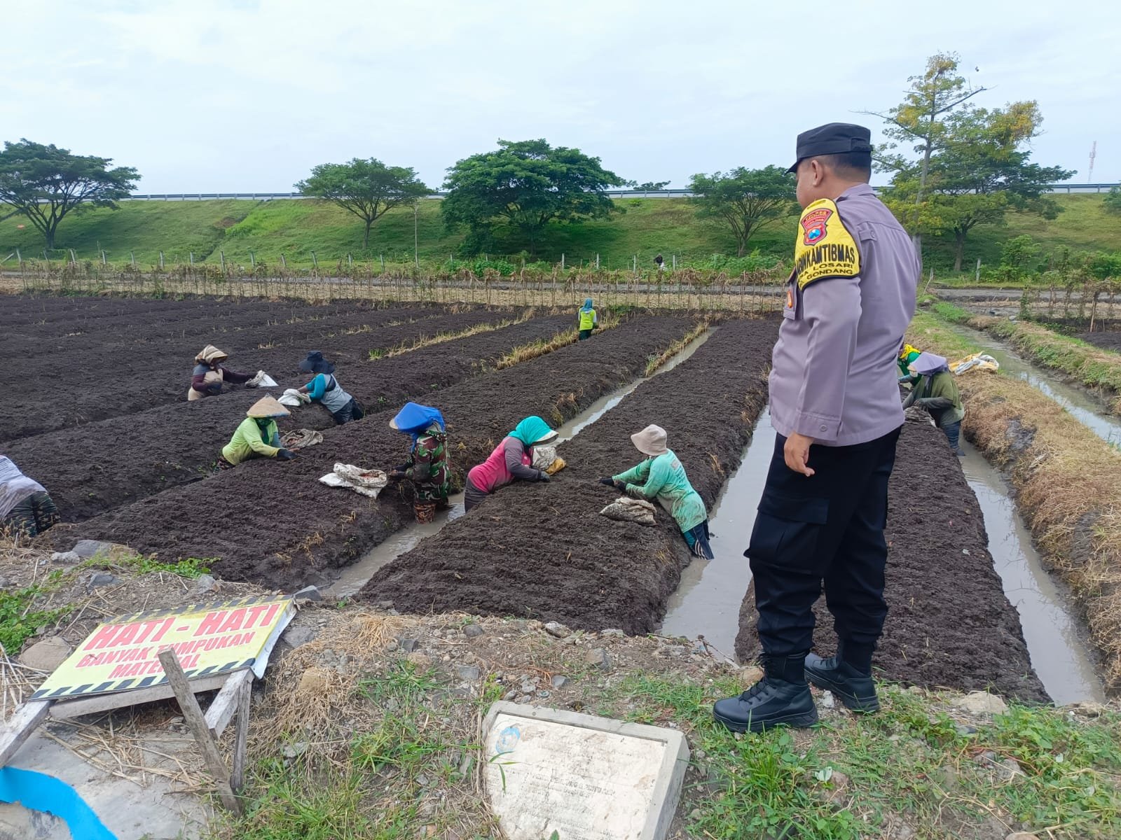 Cegah Aksi Pencurian, Bhabinkamtibmas Desa Sumberjo Imbau Petani Tingkatkan Keamanan Sarana Pertanian