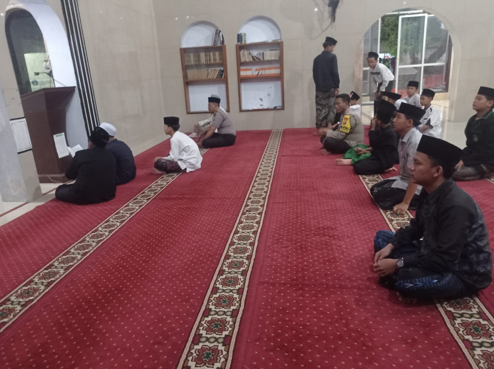 Jalin Silaturahmi dengan Masyarakat, Kapolsek Kertosono Gelar Subuh Keliling di Masjid Al-Fatah