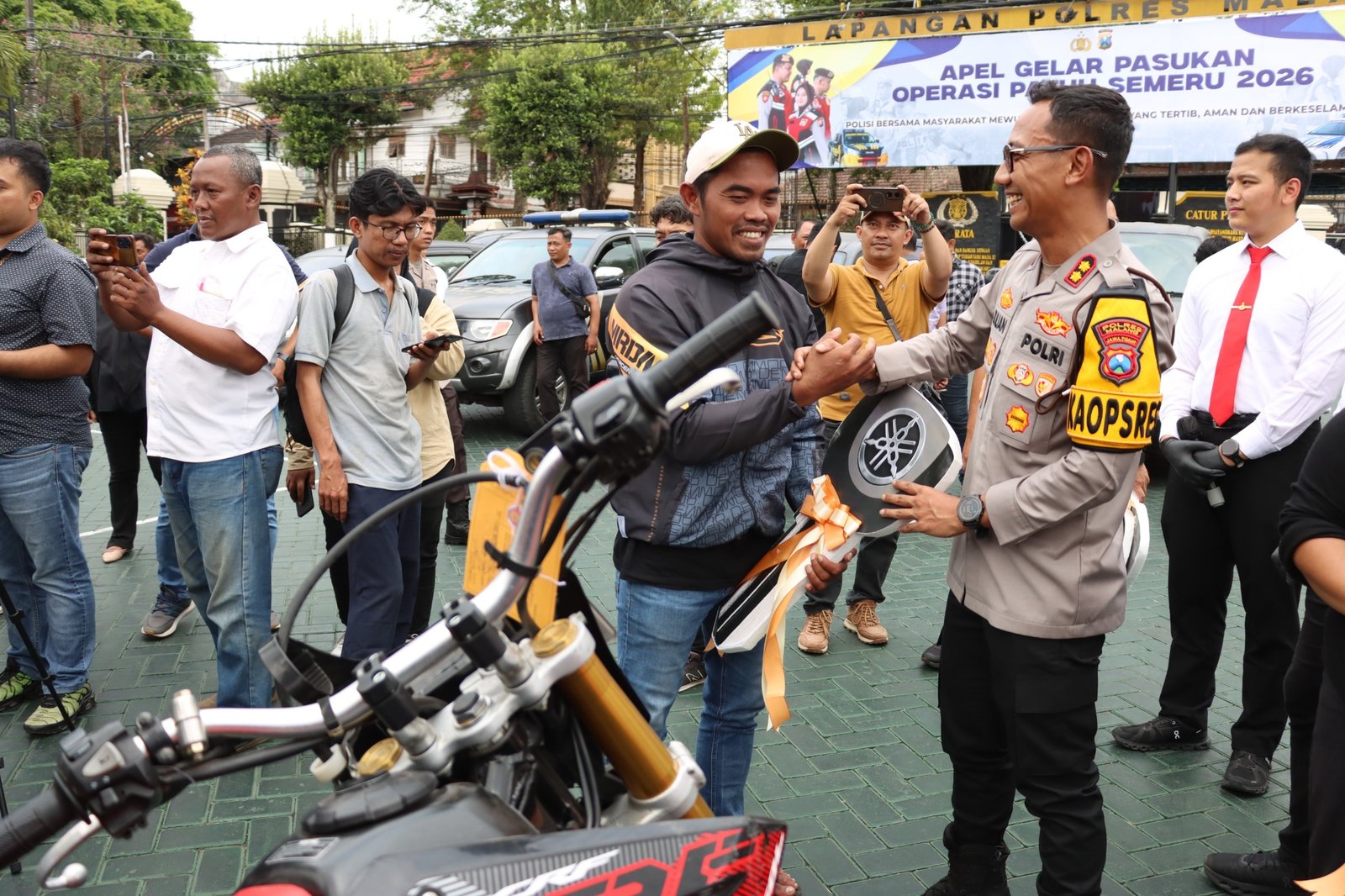 Senyum Sumringah Korban Curanmor,Polres Malang Kembalikan Motor Hasil Operasi Sikat Semeru