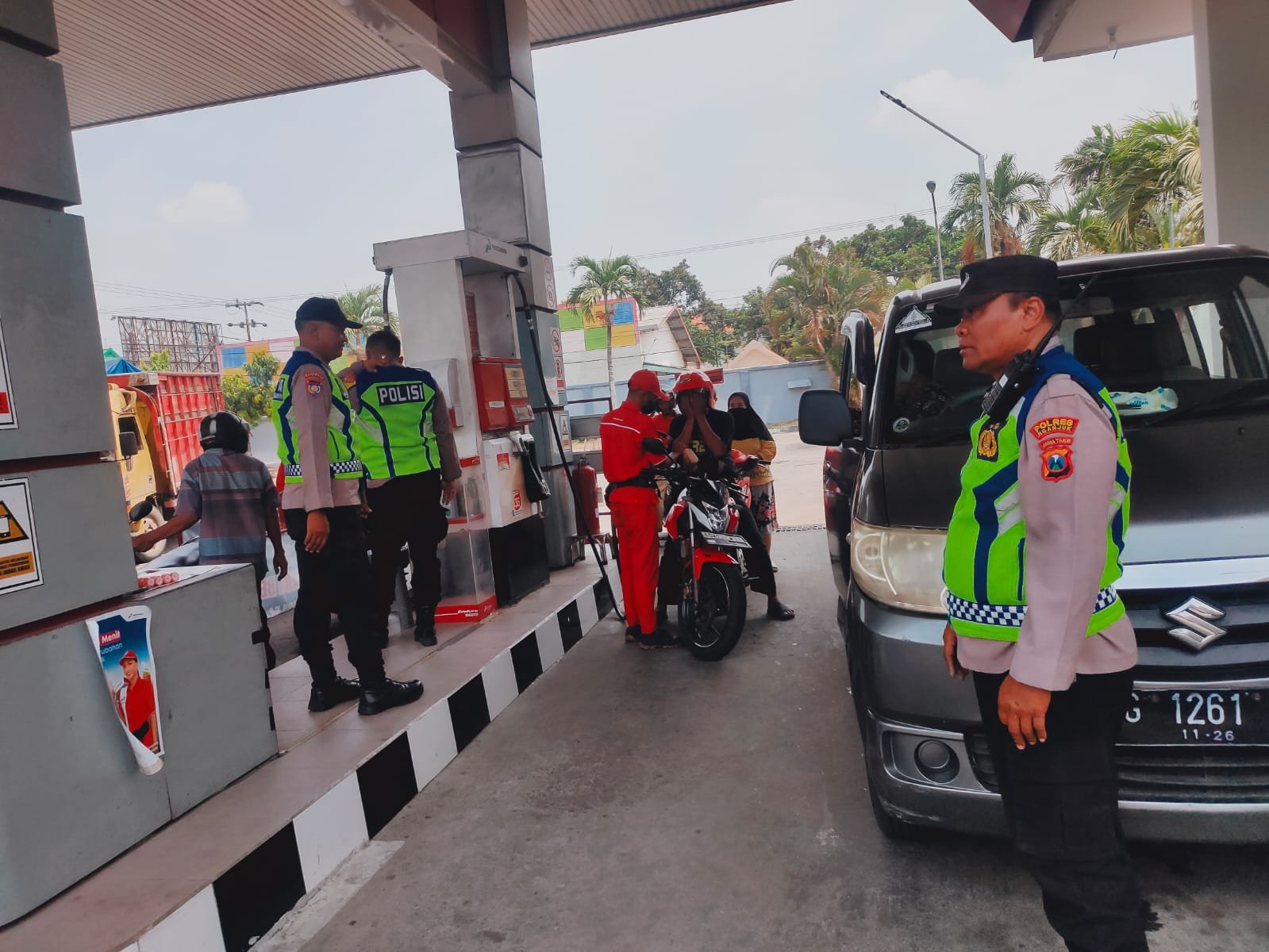 Cegah Antrean Panjang BBM, Polsek Warujayeng Rutin Patroli dan Cek SPBU di Wilayah Tanjunganom