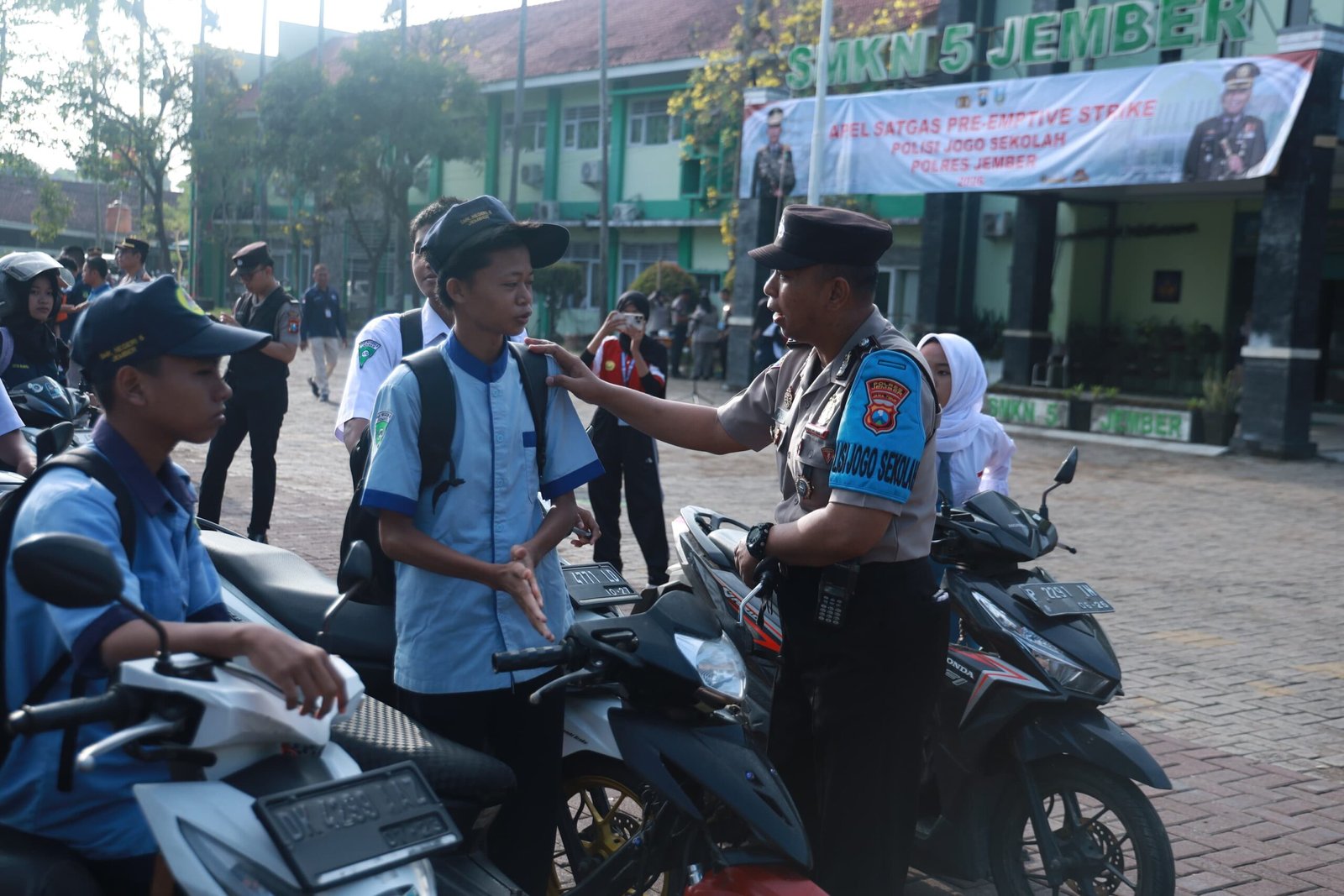 Polisi Jogo Sekolah: Langkah Preventif Polres Jember Siapkan Pelajar Menuju Generasi Emas 2045